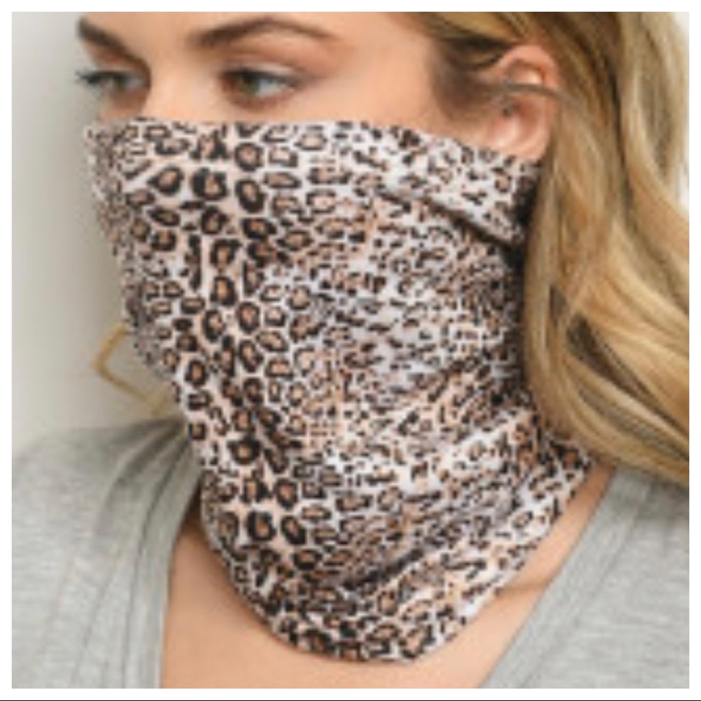 Leopard print bandanna style face cover mask - Picture 2 of 3